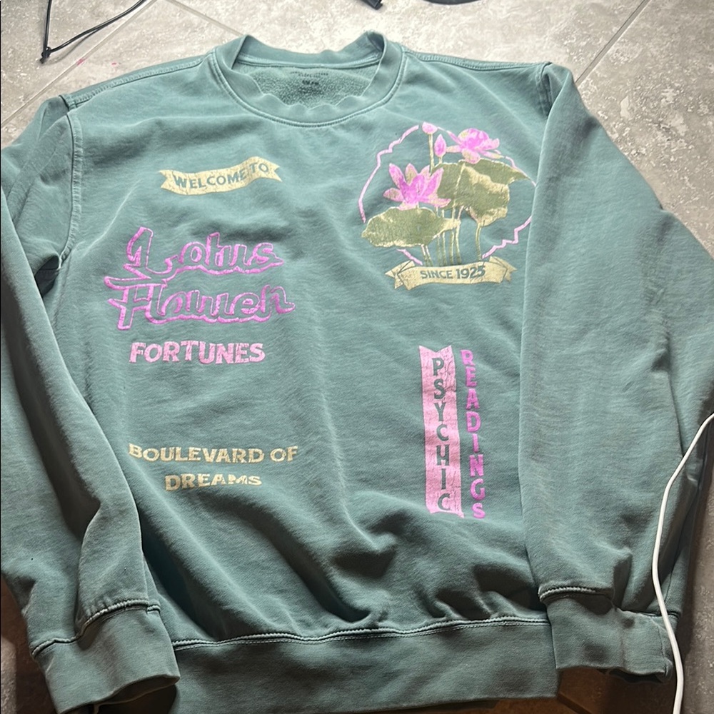 Crewneck sweatshirt urban outfitters